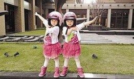 小女孩爆料双胞胎妈妈视频,小女孩爆料背后的温馨故事