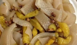 猪皮泡椒零食爆料视频,酸辣开胃，揭秘网红零食背后的美味秘密